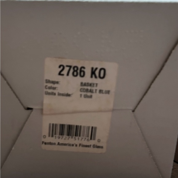 Vintage Signed 1995 Fenton glass basket in original box - Picture 6 of 10